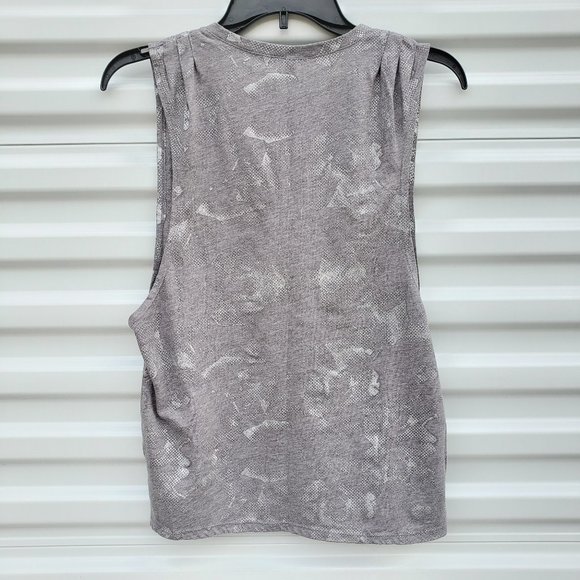 Fabletics Taryn silver printed v-neck muscle tank - Picture 2 of 6